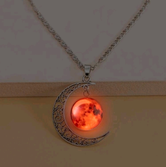 Glow in the Dark Necklace - Picture 3 of 3